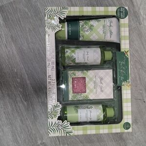 Tropical Green Bath Soak & Bubbles Set